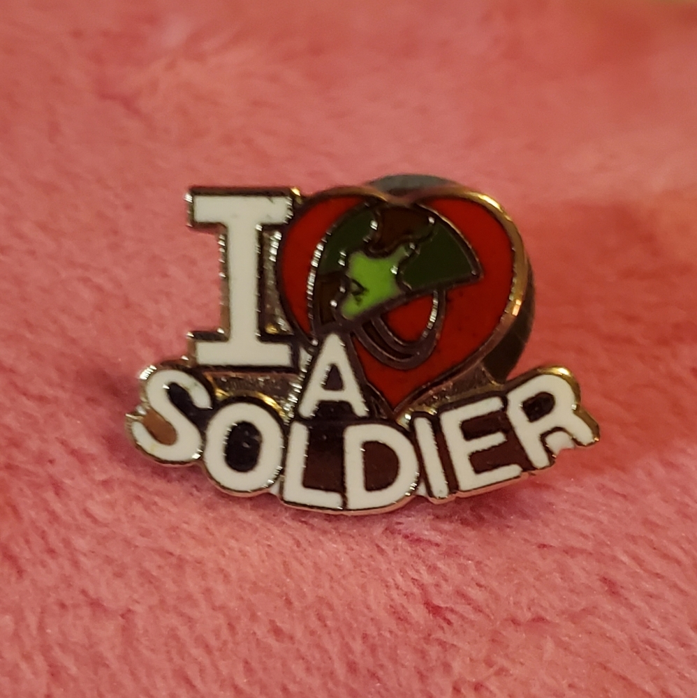 3/$18 ~ 'I LOVE A SOLDIER' Tack Pin